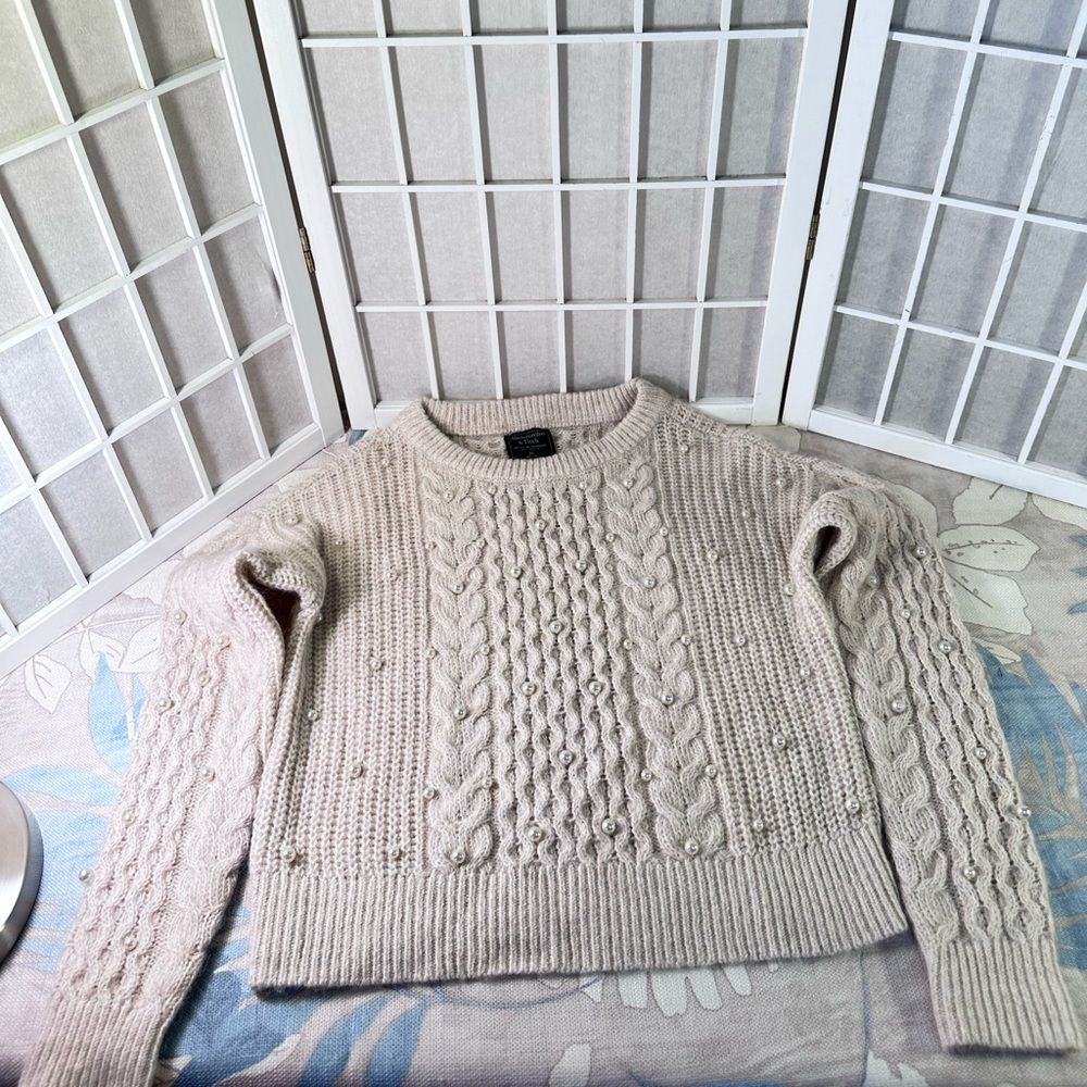 Abercrombie and Fitch Pearl Sweater - Picture 13 of 13